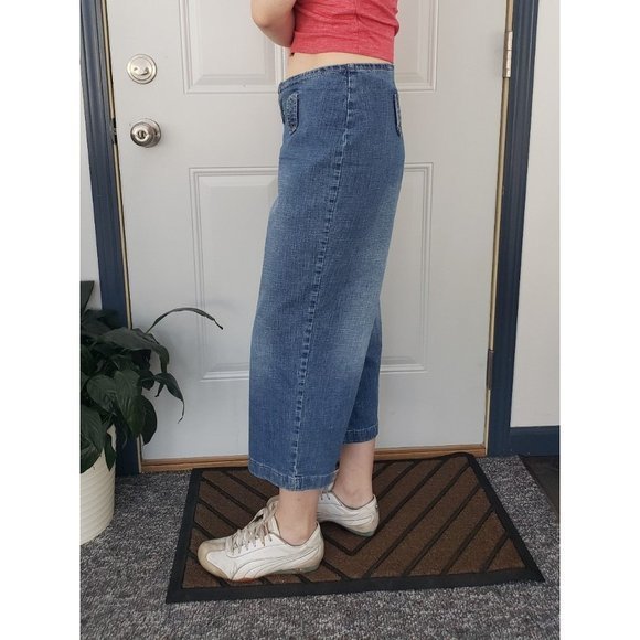 Y2K Low Rise Capris with No Back Pockets - Picture 2 of 5